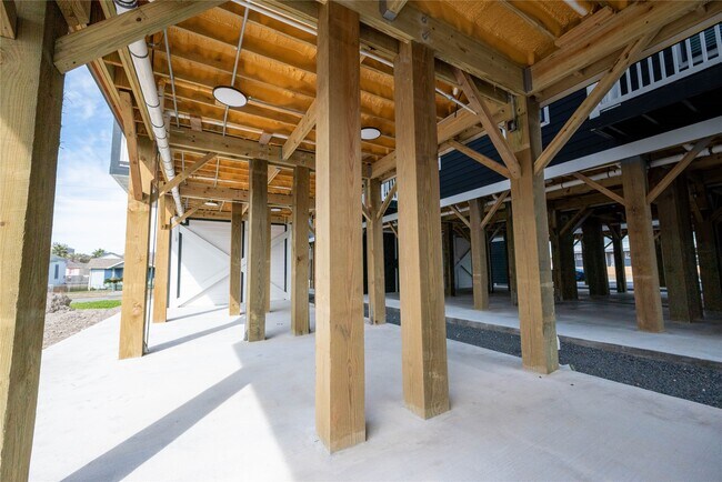 Building Photo - 805 Avenue K