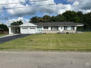 Building Photo - IMMACULATE ONE LEVEL HOME AVAILABLE IN SUR...