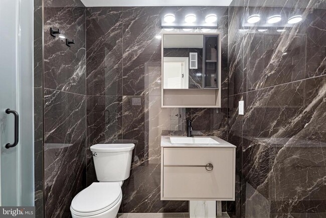 Building Photo - 321 S 3rd St