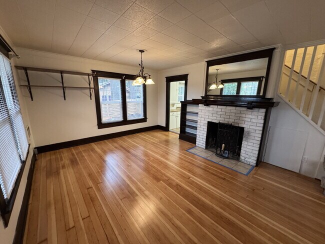 Building Photo - 3 Bedroom Home in SW Portland