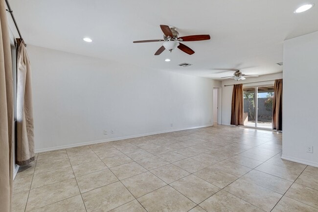 Building Photo - Spacious & Stylish 4/2 – Just  2 Miles fro...