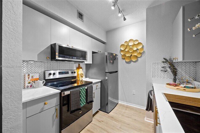 Building Photo - 2544 Centergate Dr