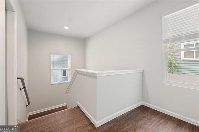 Building Photo - 1139 Lookout Ave NW