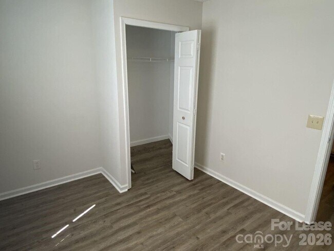 Building Photo - 3122 Periwinkle Ct