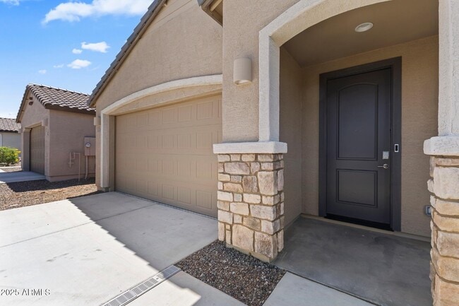 Building Photo - 12219 E Wallflower Ln