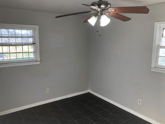Building Photo - Adorable Home Located Down the Street from Alderson Elementary!