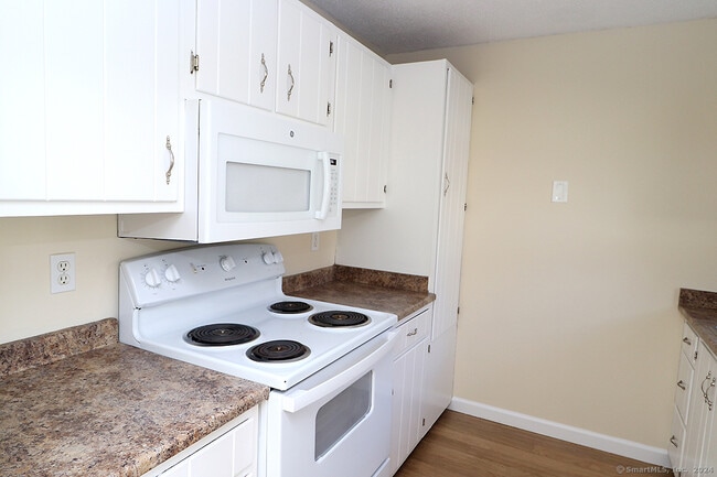 Building Photo - 349 Allen Rd