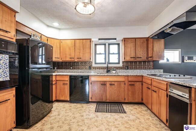 Building Photo - 228 Cherokee Blvd