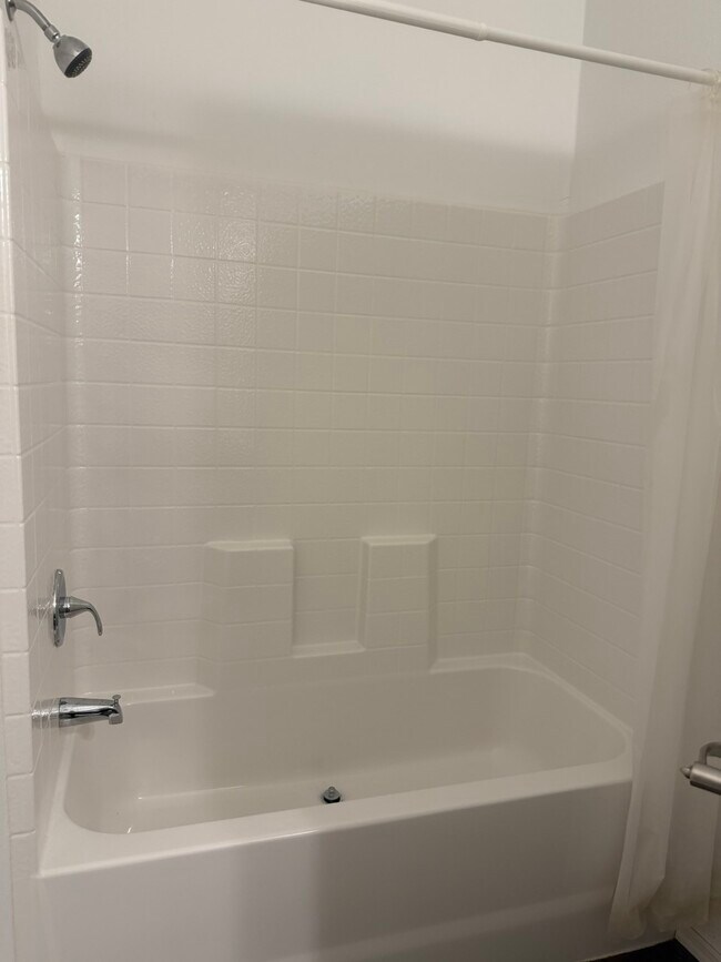 Building Photo - 13345 Pasquale Rd