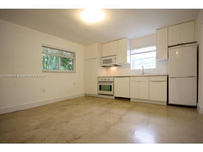 Building Photo - 453 NE 70th St