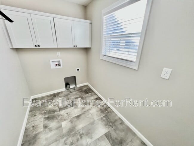 Building Photo - 7420 Lyman Ct