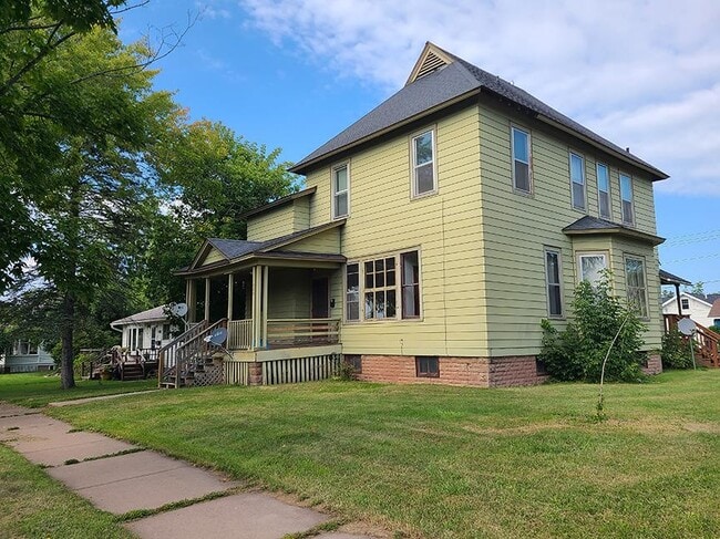 Primary Photo - 1020 2nd Ave W