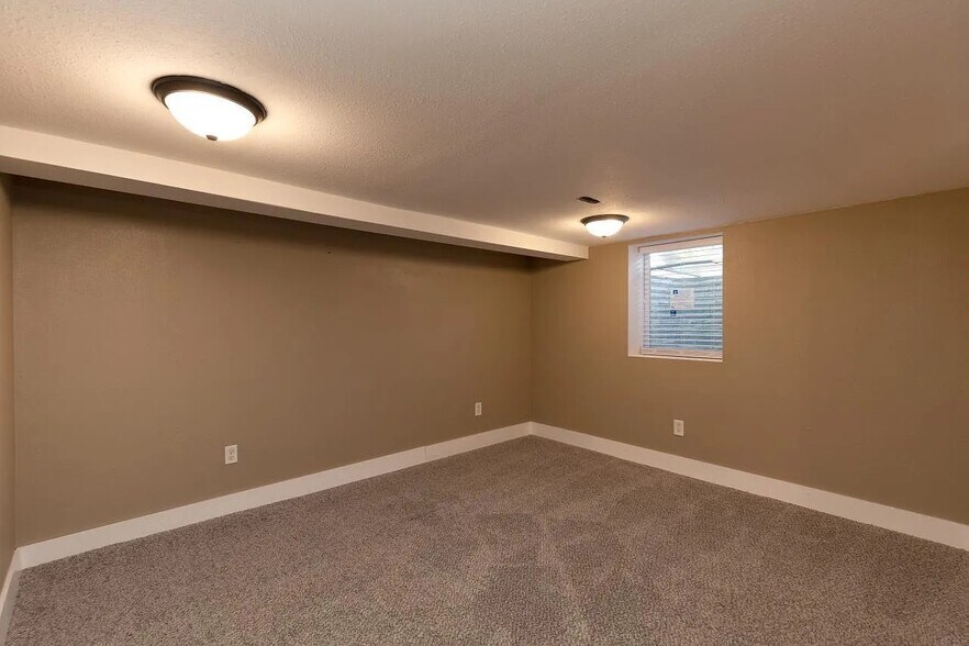 Building Photo - 241 Carrington Ave