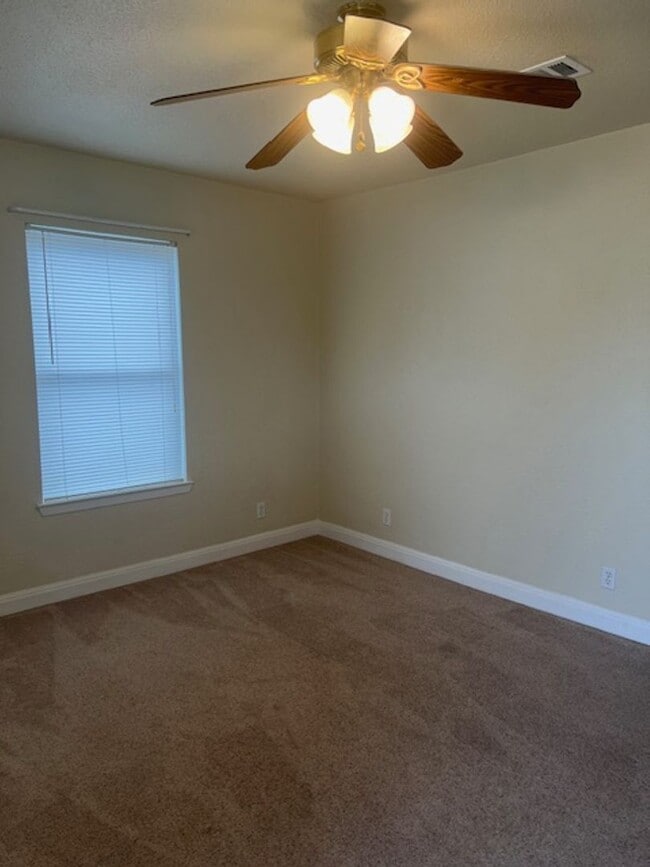 Building Photo - 2 Bedroom 1 Bathroom Old Town Home