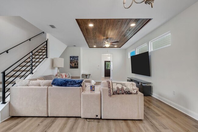 Building Photo - 458 Grand Oaks Rd