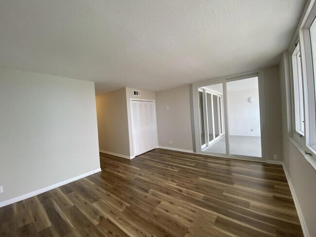 Building Photo - 2200 NE 33rd Ave