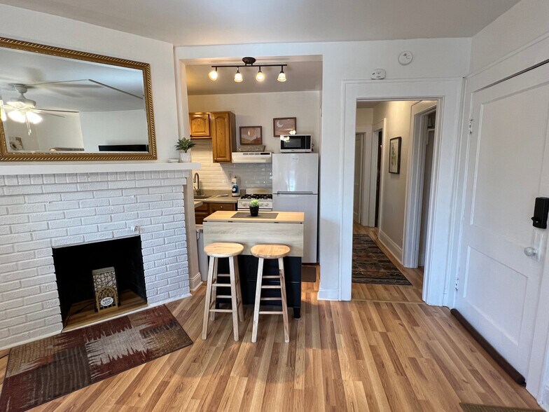 Building Photo - 1364 Teall Ave