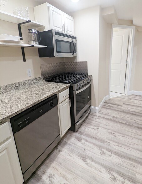 Kitchen - 634 Rock Creek Church Rd NW