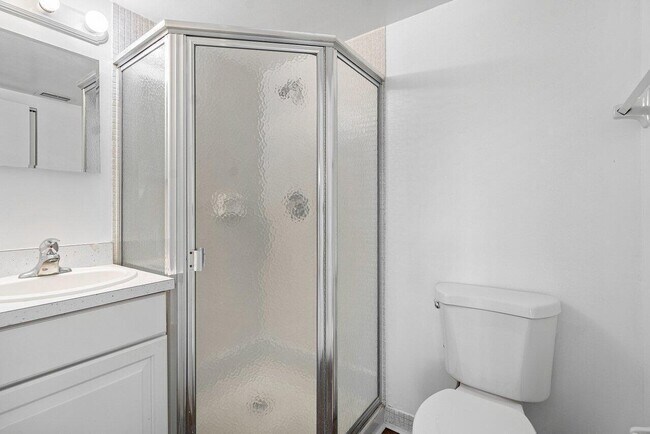 Building Photo - 1021 Flame Vine Ave