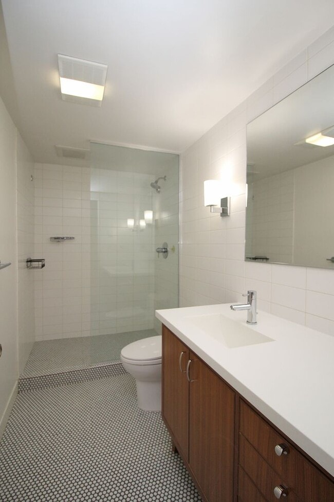 Building Photo - 2309 SW 1st Ave