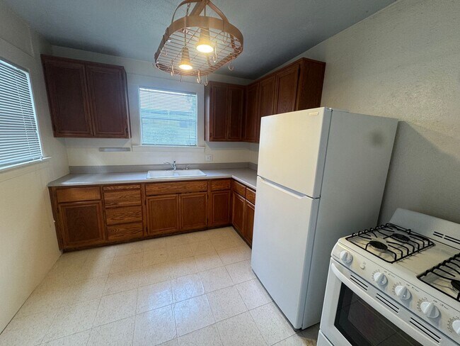 Building Photo - 5913 Vallejo St