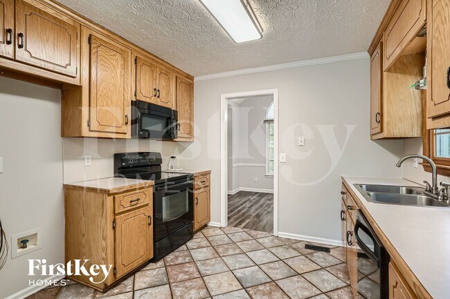 Building Photo - 6215 Little Ridge Rd