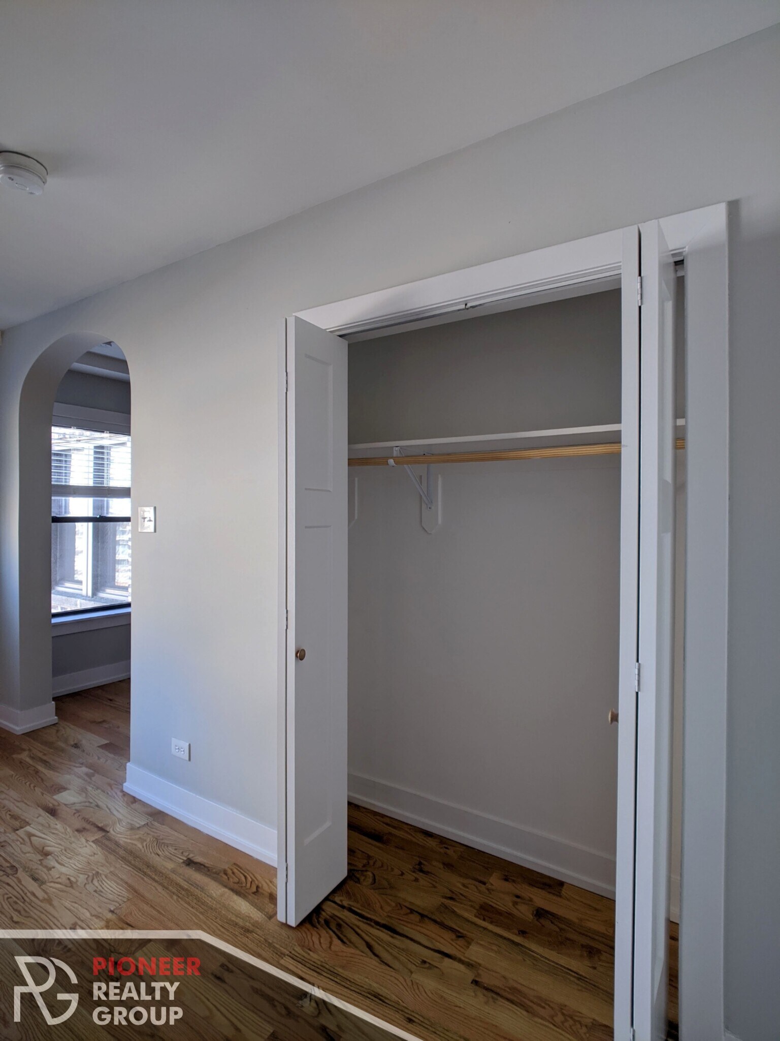 Building Photo - 556 W Arlington Pl