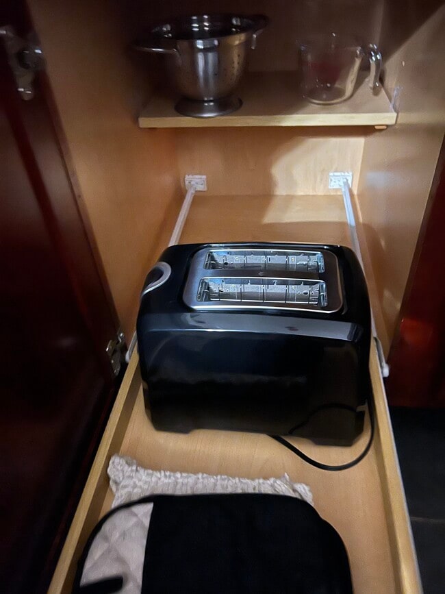 Toaster/misc cookware - 14008 Chicora Crossing Blvd