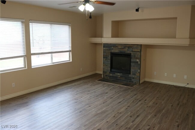 Building Photo - 2404 Alma Lidia Ave