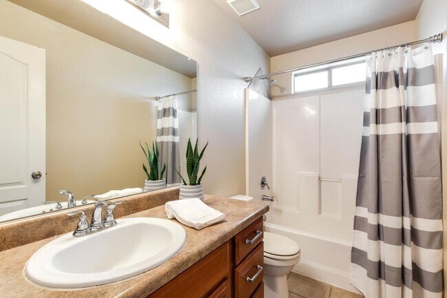 Building Photo - East El Paso 3 bed Refrig A/C next to Park!