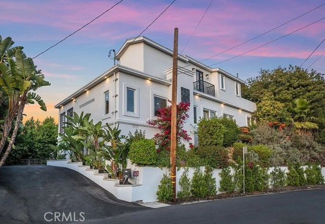 Building Photo - 3642 Alta Mesa Dr