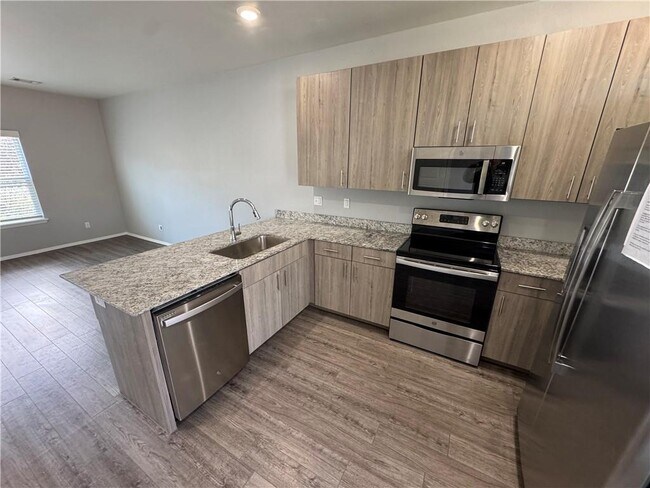 Building Photo - 1636 S Razorback Rd