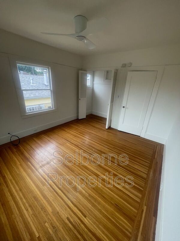 Building Photo - 1424 E 20th St