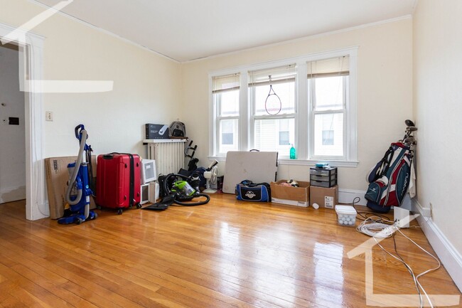 Building Photo - 9/1 Huge 4BR/2BA near Comm Ave, Brighton C...