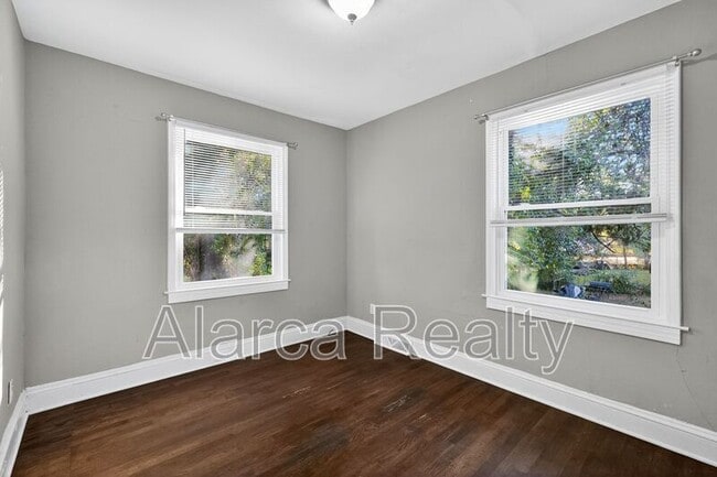 Building Photo - 1137 Skyview Rd