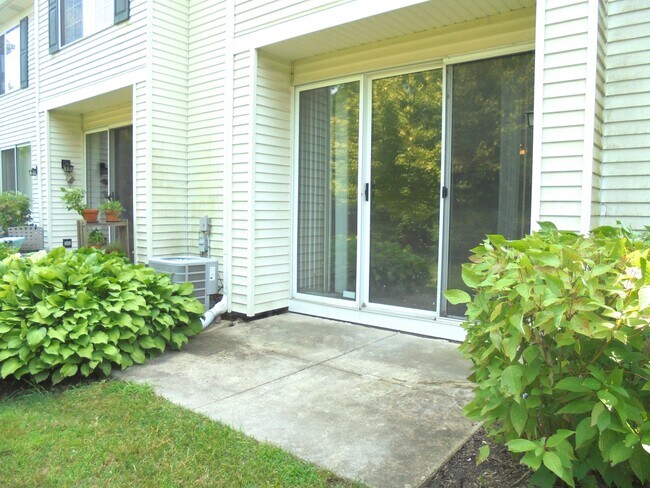 Building Photo - 1454 Walnut Hill Ave