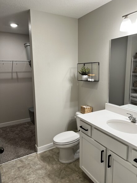 Building Photo - 170 NE 23rd Ln