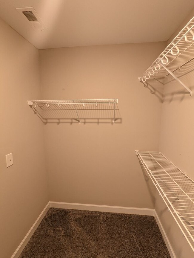 Building Photo - 3B/2BA With 2 car garage, Large Bonus Room...