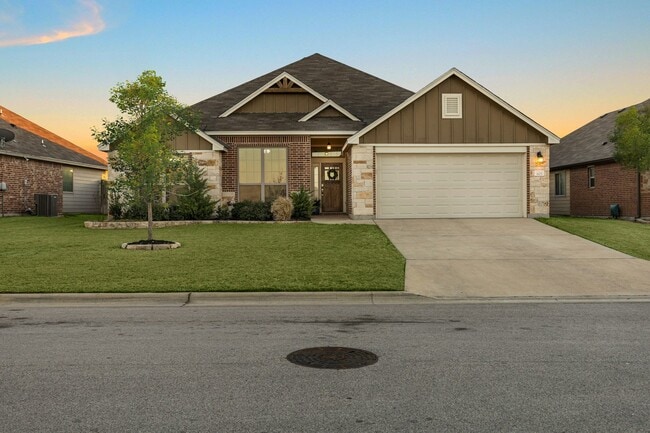 Building Photo - 605 Coventry Dr