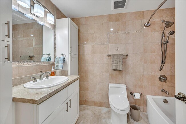 Building Photo - 5055 Collins Ave