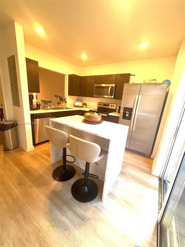 Building Photo - 476 NE 5th St