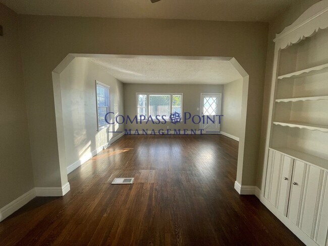 Building Photo - Spacious 3 bedroom and 1 bath house! FIRST...