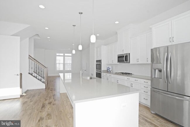 Building Photo - 44734 Roosevelt Sq