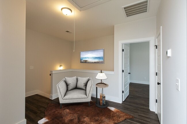 Building Photo - 3 bedroom home with garage and fenced backyard!