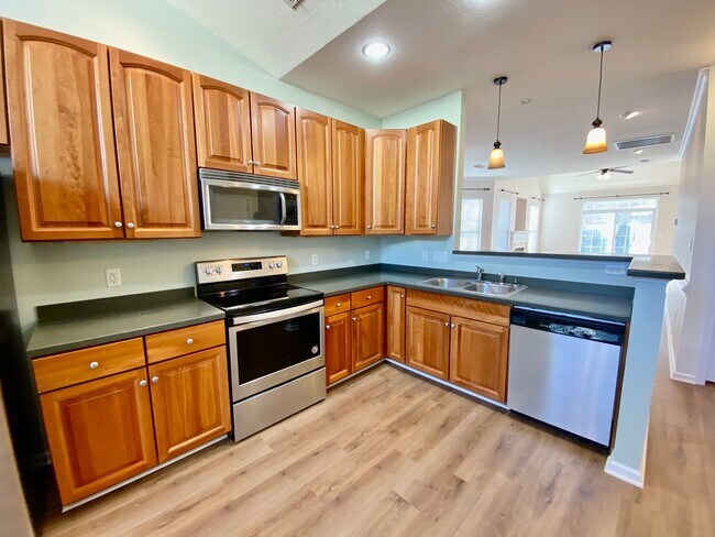 Building Photo - READY July 1st!! End-Unit Condo with Commu...