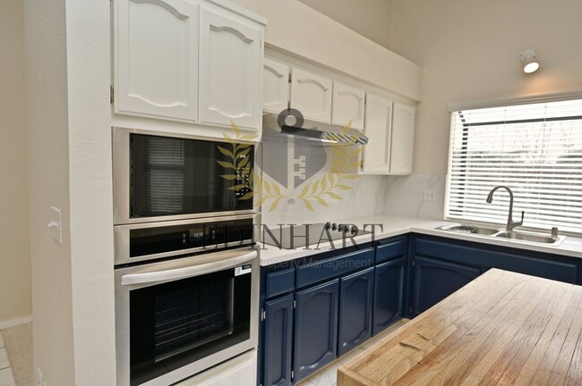 Building Photo - 6447 N Vagedes Ave