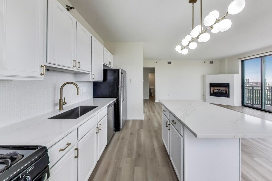 Building Photo - 5 E 14th Pl