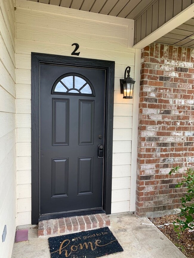 Building Photo - 3 Bedroom 2 bath Duplex for lease