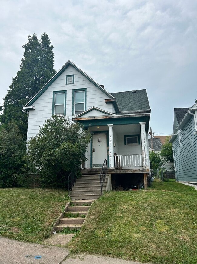 Building Photo - AVAILABLE NOW! 4 Bedroom Near Chester Cree...