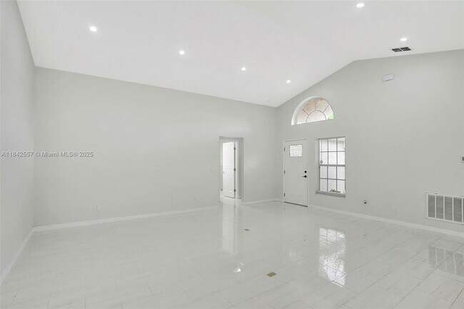 Building Photo - 502 Oxford Dr